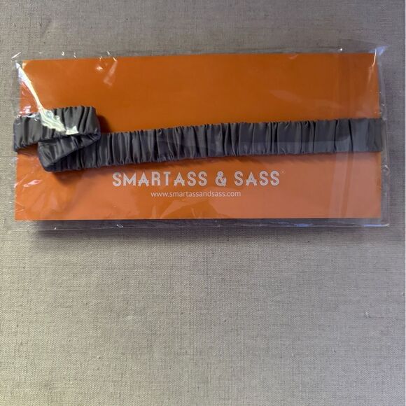 White padded silk sleep mask with text detail and elastic ruffle band. NWT - Picture 3 of 5